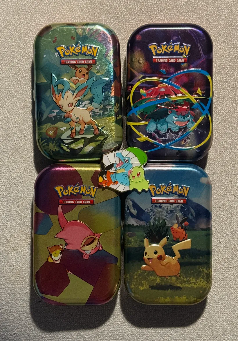 4 Random Mini tins - Full random mini tins with random English cards, mixed rarity/bulk (gift pin)